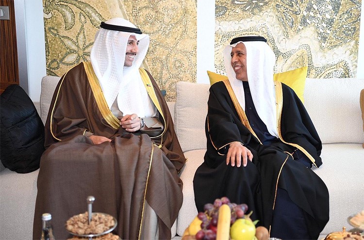 الغانم يجتمع مع رئيس مجلس الشورى القطري
