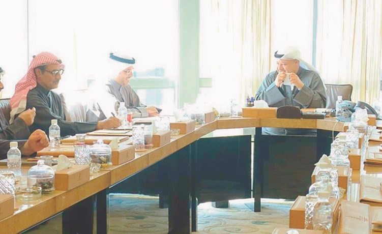 د.خالد مهدي ود.نايف المطيري ود.عبدالله العجمي خلال الاجتماع﻿