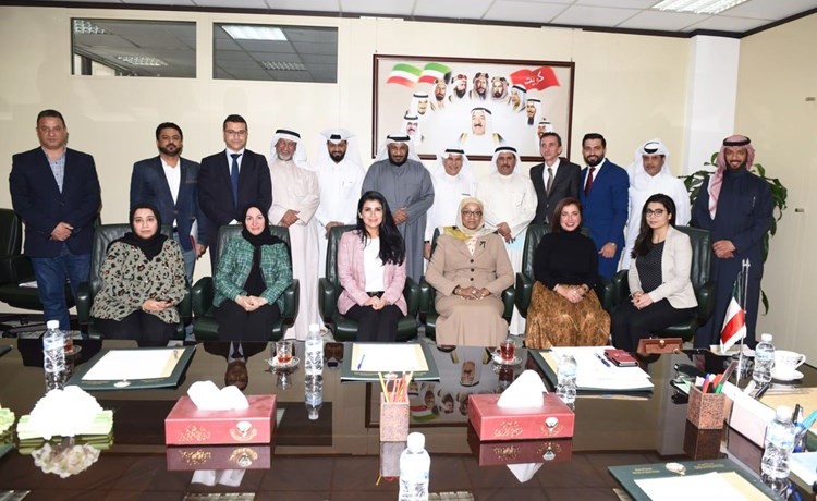 الخراز يستقبل الوفد الدولي لمراقبة الانتخابات