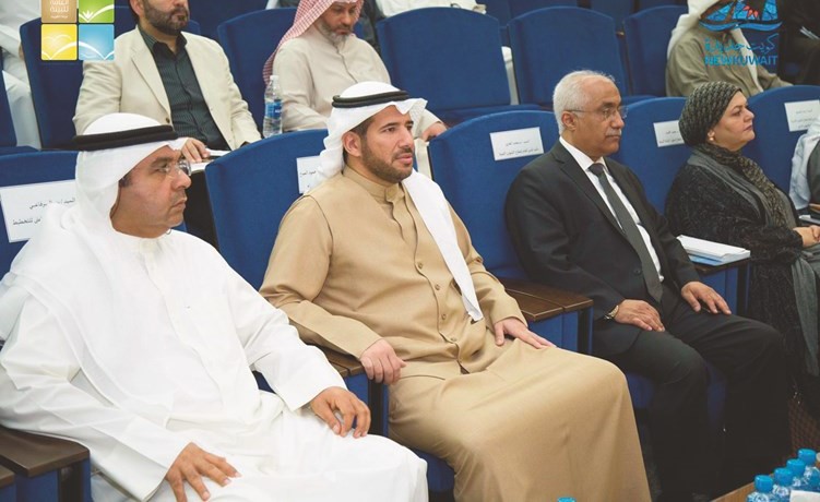  الشيخ عبدالله الاحمد وبدر الرفاعي خلال اللقاء ﻿