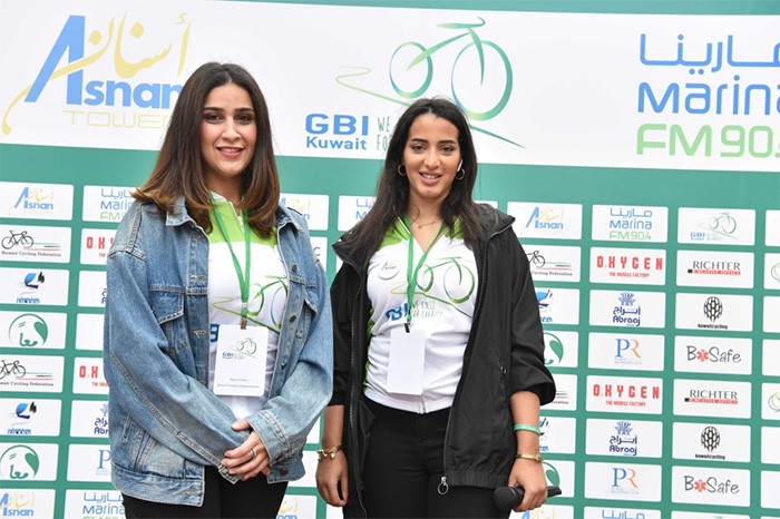 سارة الحبيل وشريفة الفقعان ومتابعة مستمرة للرحلة العالمية للدراجات الهوائية في الكويت