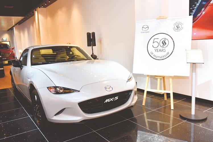 مازدا MX-5 الرياضية تتألق في المعرض﻿