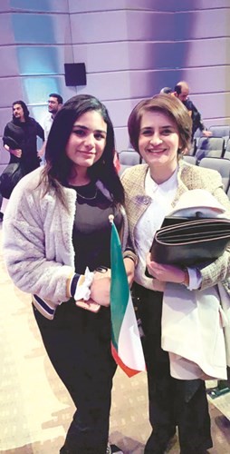 د.غدير أسيري مع الطالبة بشاير الغربللي﻿