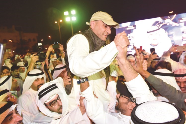 النائب عبدالله الكندري يحتفل بفوزه عضوا بمجلس الأمة وسط ناخبيه﻿