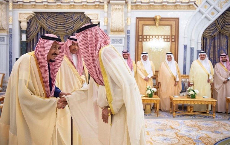 خادم الحرمين الشريفين الملك سلمان بن عبدالعزيز يتسلم أوراق اعتماد سفيرنا لدى المملكة الشيخ علي الخالد سفيرا معتمدا لدى المملكة (كونا - الرياض)