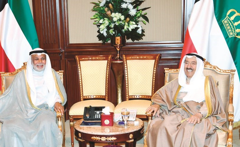  صاحب السمو الأمير الشيخ صباح الأحمد خلال استقباله المستشار يوسف المطاوعة﻿