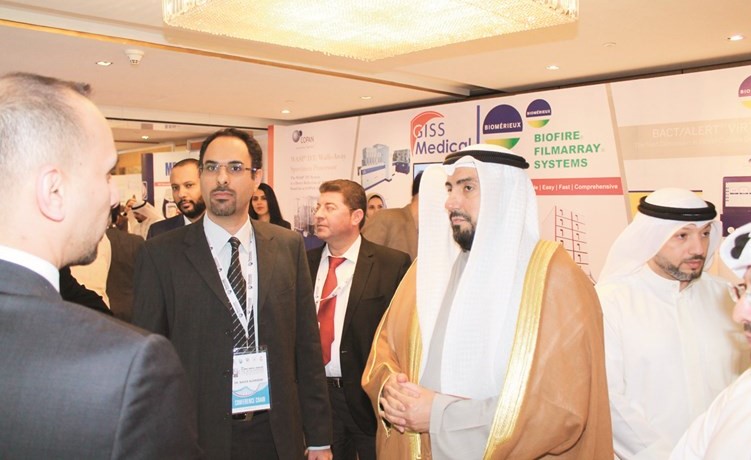 الشيخ د.باسل الصباح ورئيس المؤتمر مع مسؤولي شركة بدر السلطان ﻿