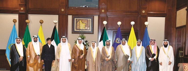 صاحب السمو الأمير الشيخ صباح الأحمد متوسطا رئيس مجلس الأمة مرزوق الغانم وناصر الدوسري وعلي الدقباسي والحميدي السبيعي ونايف المرداس ود.عودة الرويعي وصفاء الهاشم وراكان النصف ومحمد الدلال وعلام الكندري ﻿