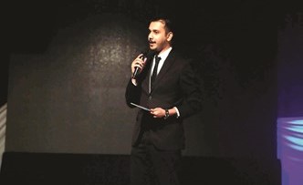 عريف الأمسية عبدالرحمن الدين﻿