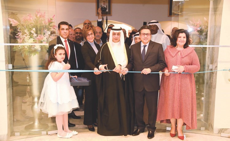 د.بدر الدويش والسفير طارق القوني يفتتحان معرض الفنانين المصريين(زين علام)﻿