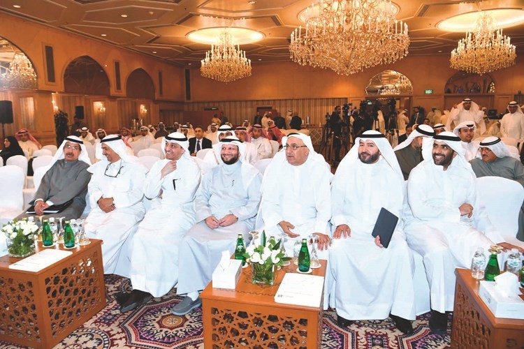 حمد المرزوق وفهد الغانم وعبدالعزيز النفيسي وبراك الشيتان في مقدمة الحضور خلال الجمعية العمومية﻿