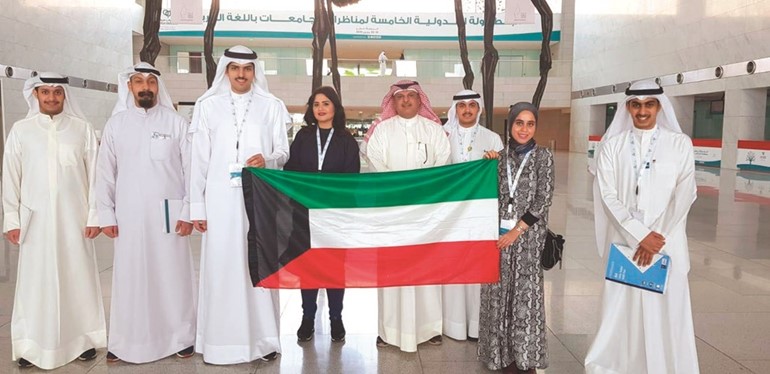 جامعة الكويت تتأهل للدوري الـ16 في البطولة الدولية لمناظرة الجامعات