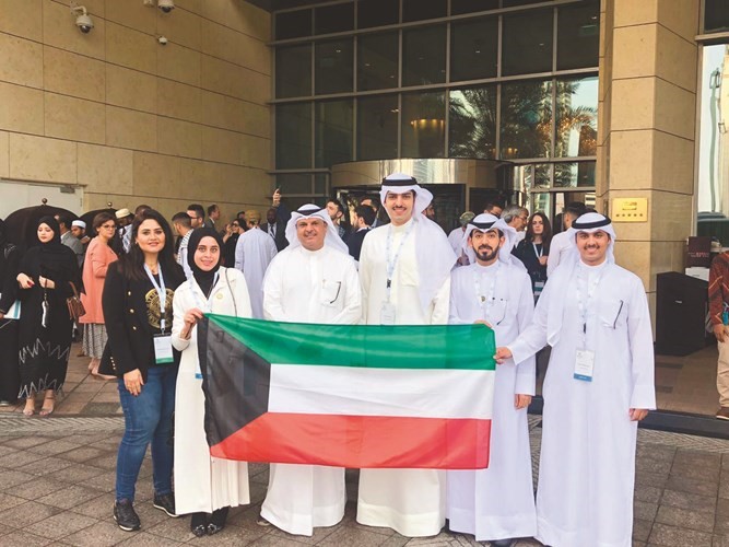 جامعة الكويت تتأهل للدوري الـ16 في البطولة الدولية لمناظرة الجامعات