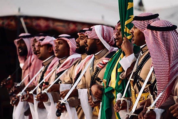 بالفيديو.. قافلة ركايب تنهي رحلتها قاطعةً صحراء الربع الخالي على الأبل في 24 يوماً