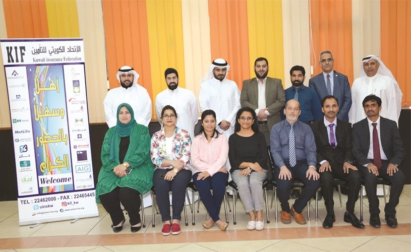 لقطة جماعية للمشاركين في البرنامج﻿