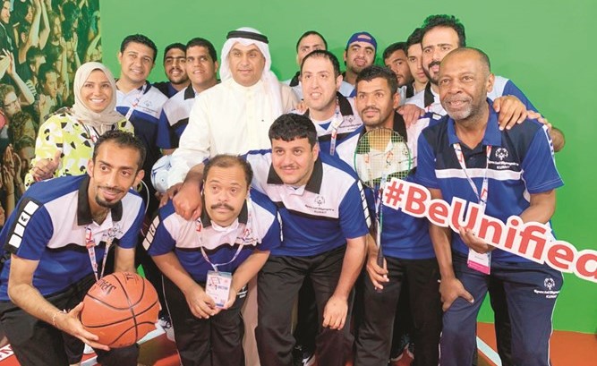 صورة جماعية للاعبي الكويت من مختلف الالعاب مع ناصر أبا الخيل ورحاب بورسلي﻿