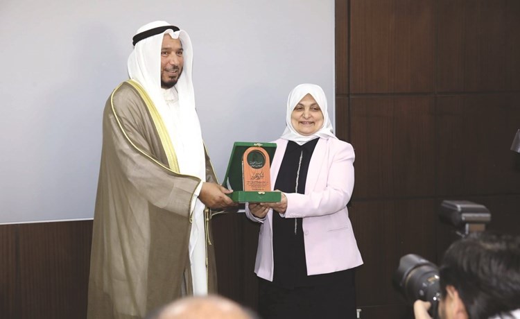 د. عبدالله المعتوق مكرما هند الصبيح	(زين علام)﻿