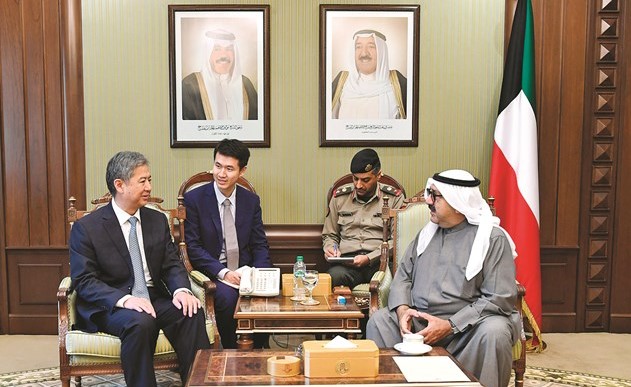 الشيخ ناصر صباح الأحمد خلال استقباله نائب وزير هيئة الدولة للعلوم والتكنولوجيا والصناعة للدفاع الوطني الصيني﻿
