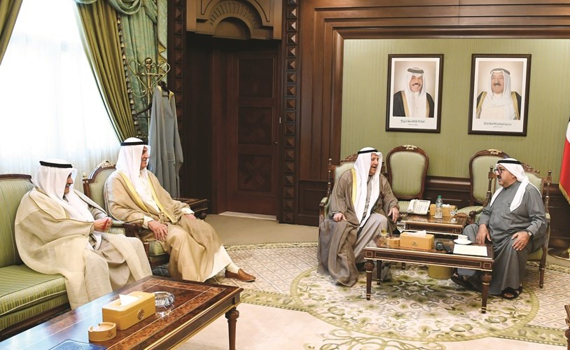 الشيخ ناصر صباح الأحمد مستقبلا علي الغانم ﻿