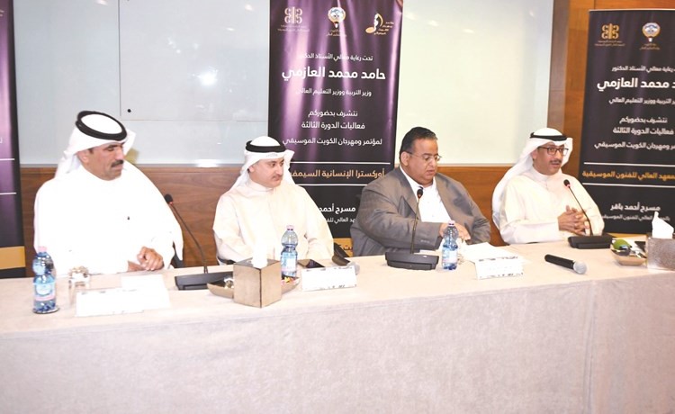 د.رشيد البغيلي ود.خالد القلاف ود.فراس التتان ورئيس المركز الإعلامي الزميل مفرح الشمري﻿