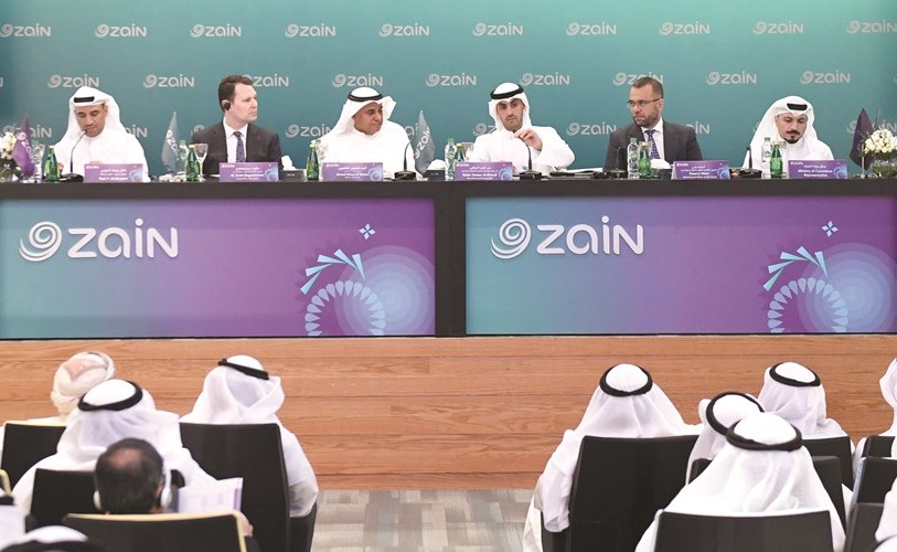 أحمد الطاحوس وبدر ناصر الخرافي وسكوت جيجنهايمر وأسامة متى خلال الجمعية العمومية														(قاسم باشا)﻿