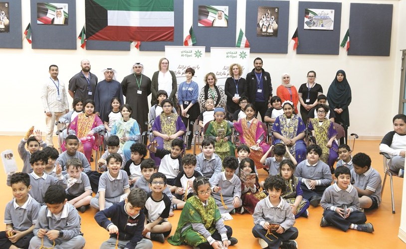 ممثلو التجاري مع طلبة مدرسة البيان إنترناشونال﻿