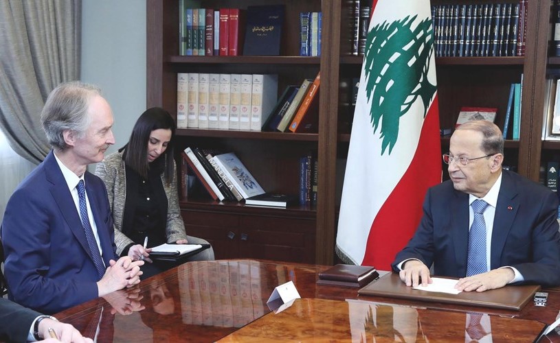 الرئيس العماد ميشال عون مستقبلا المبعوث الأممي إلى سورية غير بيدرسون لبحث موضوع النازحين في لبنان	(محمود الطويل)﻿