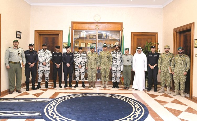  اللواء الركن فالح شجاع خلال الاجتماع مع ممثلي وزارة الداخلية ﻿