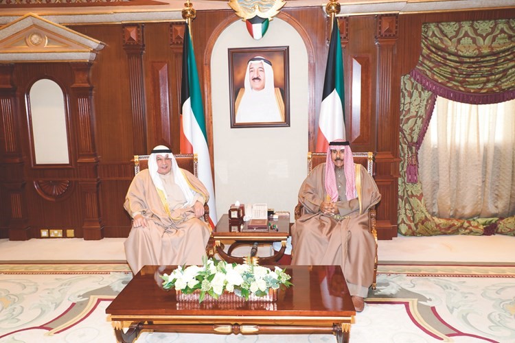 سمو ولي العهد الشيخ نواف الاحمد خلال استقباله الشيخ خالد الجراح ﻿