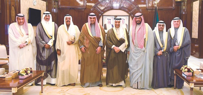 سمو رئيس الوزراء الشيخ جابرالمبارك خلال استقباله أنس الصالح والمحافظين ﻿