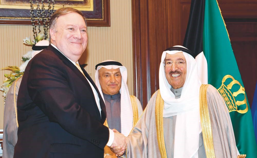 صاحب السمو الأمير الشيخ صباح الأحمد مستقبلا وزير الخارجية الأميركي مايك بومبيو بمناسبة زيارته إلى الكويت