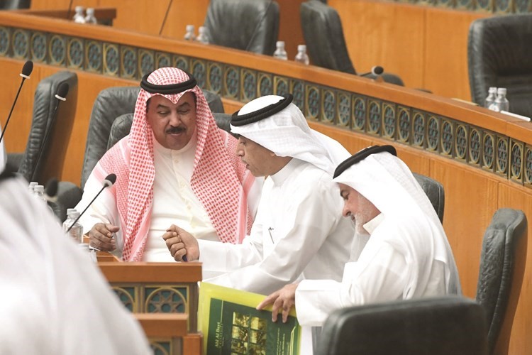 صالح عاشور ود.حامد العازمي وخلف دميثير﻿