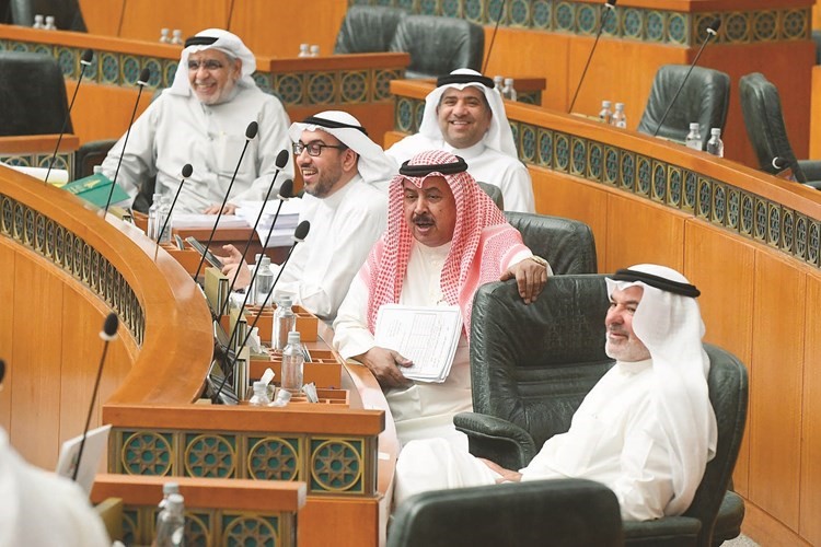 صالح عاشور وخلف دميثير وأسامة الشاهين ود.عودة الرويعي وعدنان عبدالصمد﻿