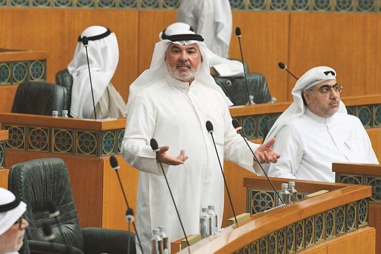 صالح عاشور متحدثا﻿