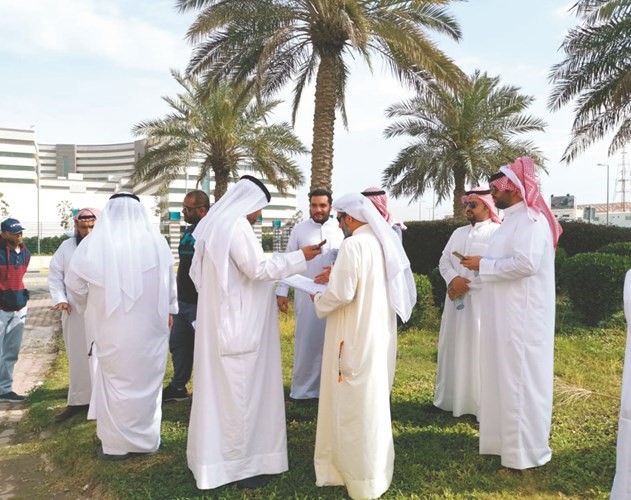 اعتصام أهالي الوفرة أمام «السكنية».. و الوقيان وجه لسرعة التجاوب مع مطالب المواطنين المستحقة
