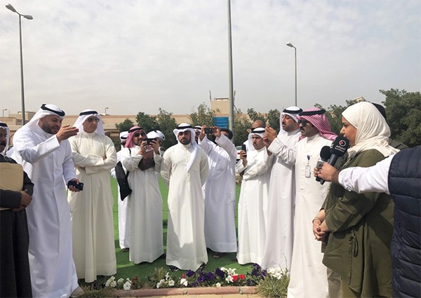 اسيل المزيد تستمع لاصحاب الاعمال