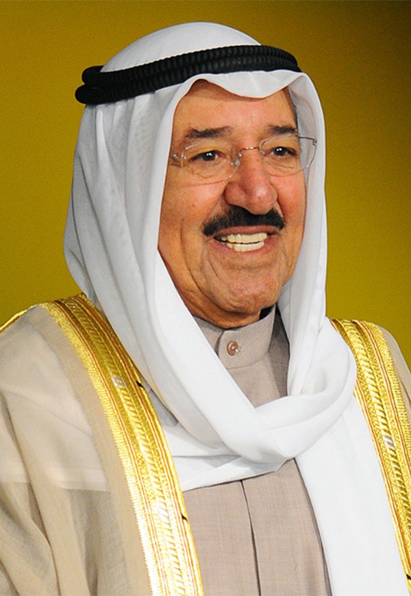 الأمير يهنئ د.سعاد الصباح لمنحها جائزة تقديرية من قبل معرض باريس الدولي