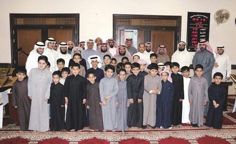 صورة جماعية للخريجين الصغار﻿