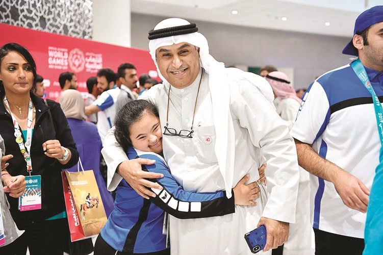 ناصر أبا الخيل مع اللاعبة صبا أبا الخيل ﻿
