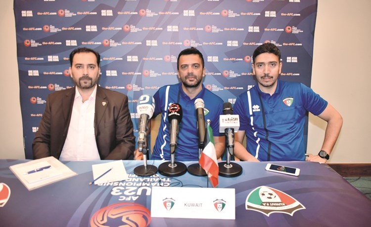 دينكو جيليتش مدرب الاولمبي الكويتي خلال المؤتمر الصحافي(محمد هنداوي )﻿