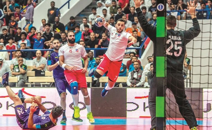 لاعب الكويت عبدالعزيز الشمري سجل هدف الفوز القاتل ﻿