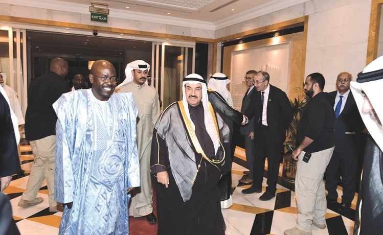 سمو الشيخ ناصر المحمد يقدم التهاني للسفير السنغالي عبدالأحد امباكي	(محمد هنداوي)﻿
