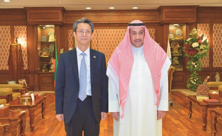 الشيخ فيصل الحمود مستقبلا السفير الكوري ﻿