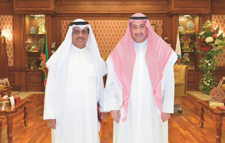 الحمود خلال استقباله مبارك الخرينج ﻿