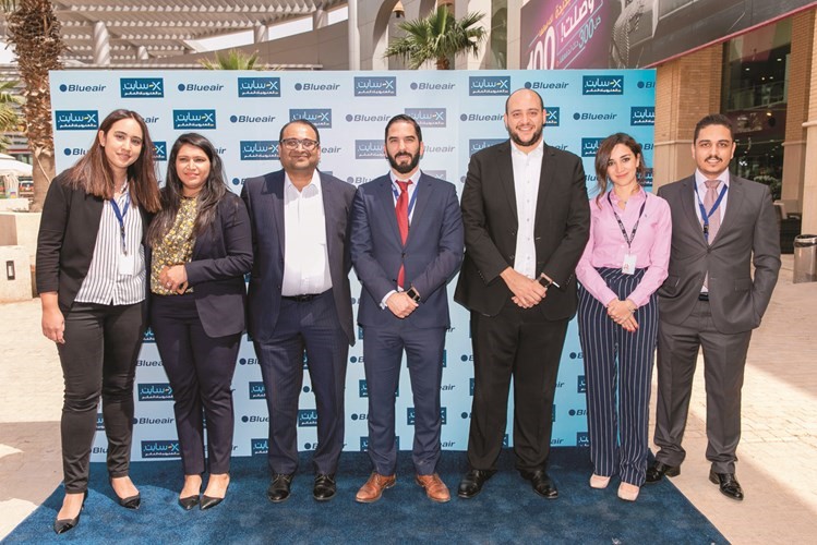 لقطة تذكارية خلال إطلاق جهاز تنقية الهواء Blueair ﻿
