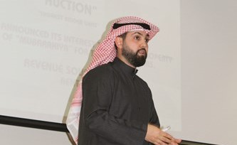 م.عبدالرحمن الخنة خلال المحاضرة ﻿