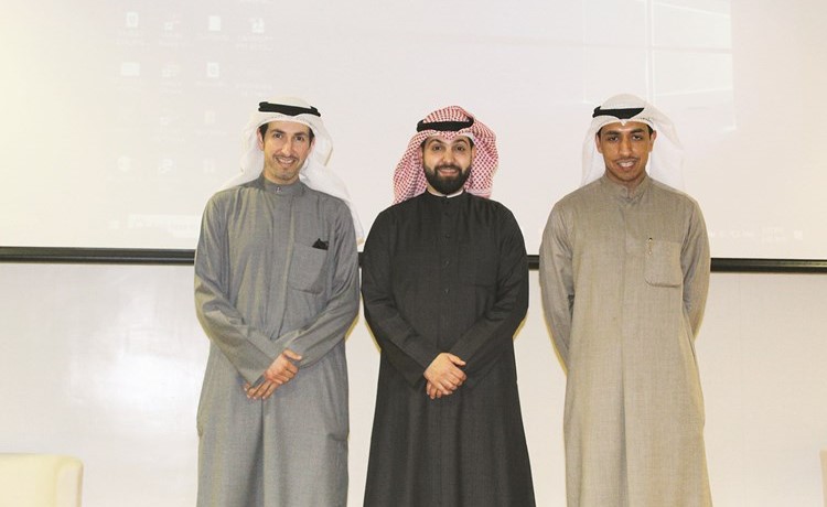 لقطة تذكارية خلال الندوة﻿