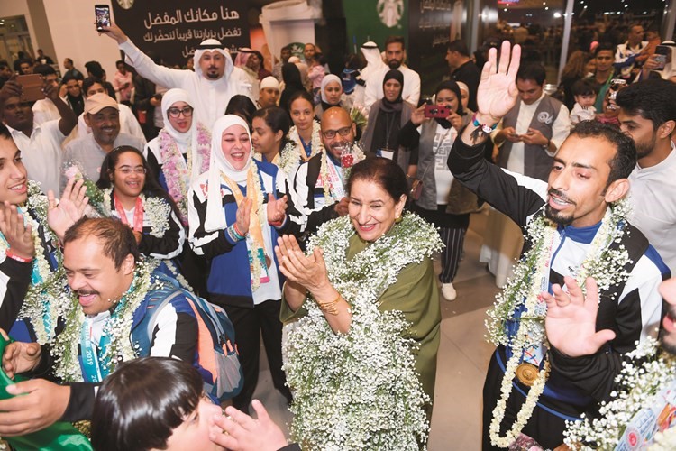 الشيخة شيخة العبدالله مستقبلة الابطال	(هاني الشمري)﻿