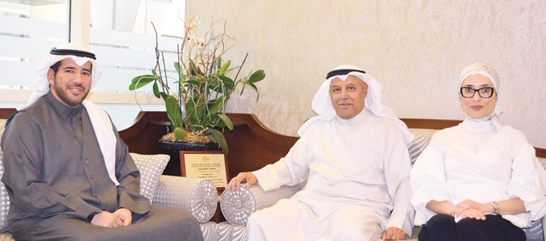  حسين الخرافي مستقبلا الشيخ عبدالله الصباح﻿