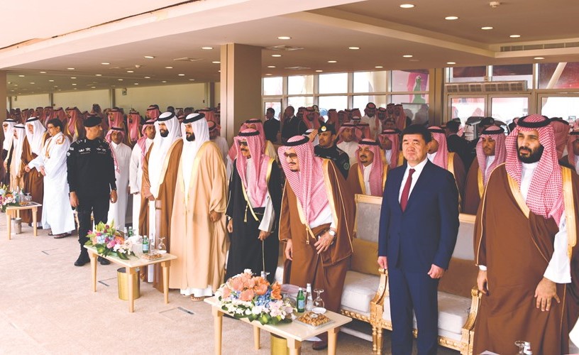 الملك سلمان بن عبدالعزيز وممثل صاحب السمو الأمير وصاحب السمو الملكي الأمير محمد بن سلمان والشيخ فيصل السعود في مقدمة الحضور